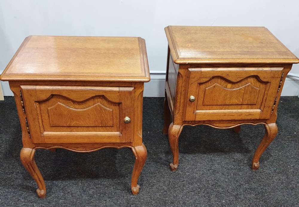 French Light Oak Early 1900s Low Bedside Tables / Cabinets View VIII
