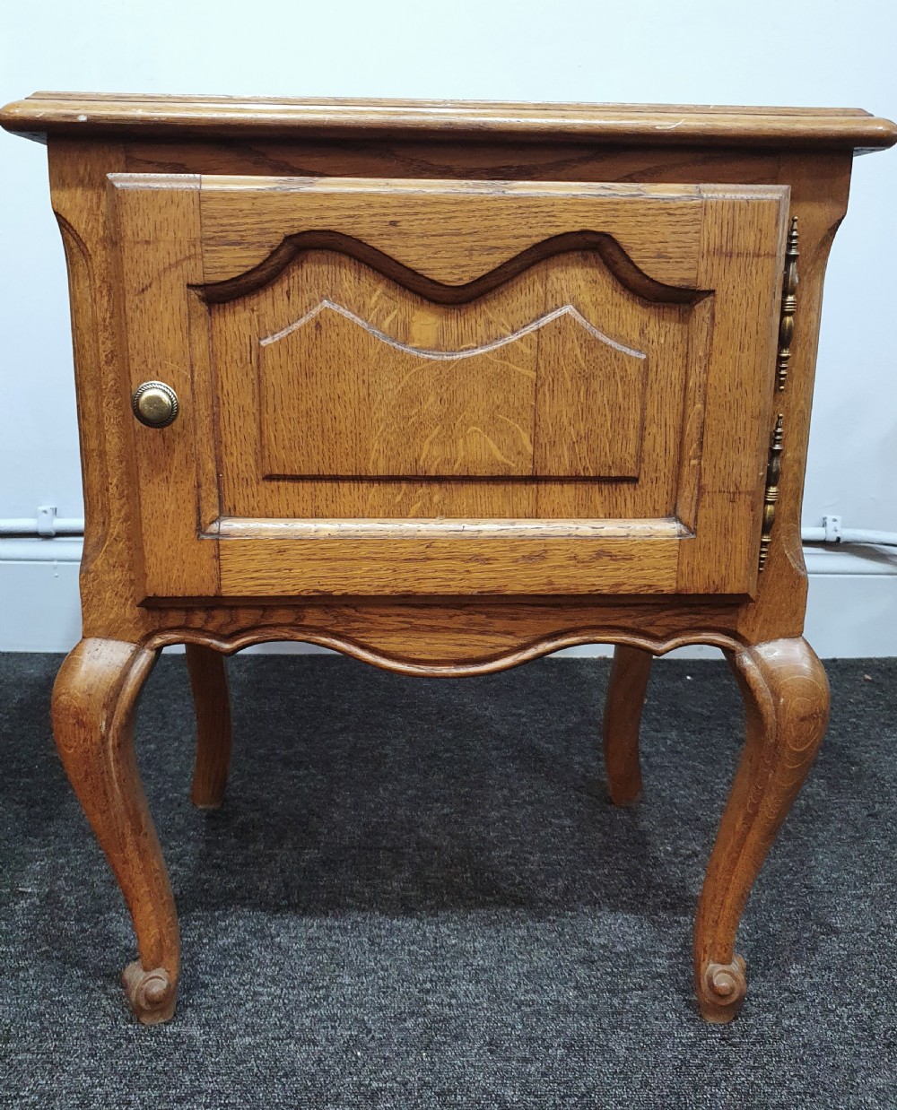 French Light Oak Early 1900s Low Bedside Tables / Cabinets View IX