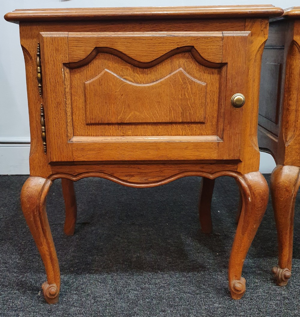 French Light Oak Early 1900s Low Bedside Tables / Cabinets View XIV