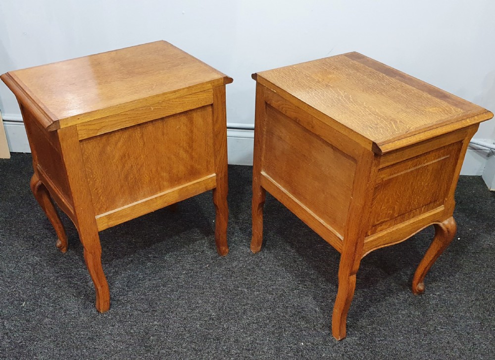 French Light Oak Early 1900s Low Bedside Tables / Cabinets View XVI