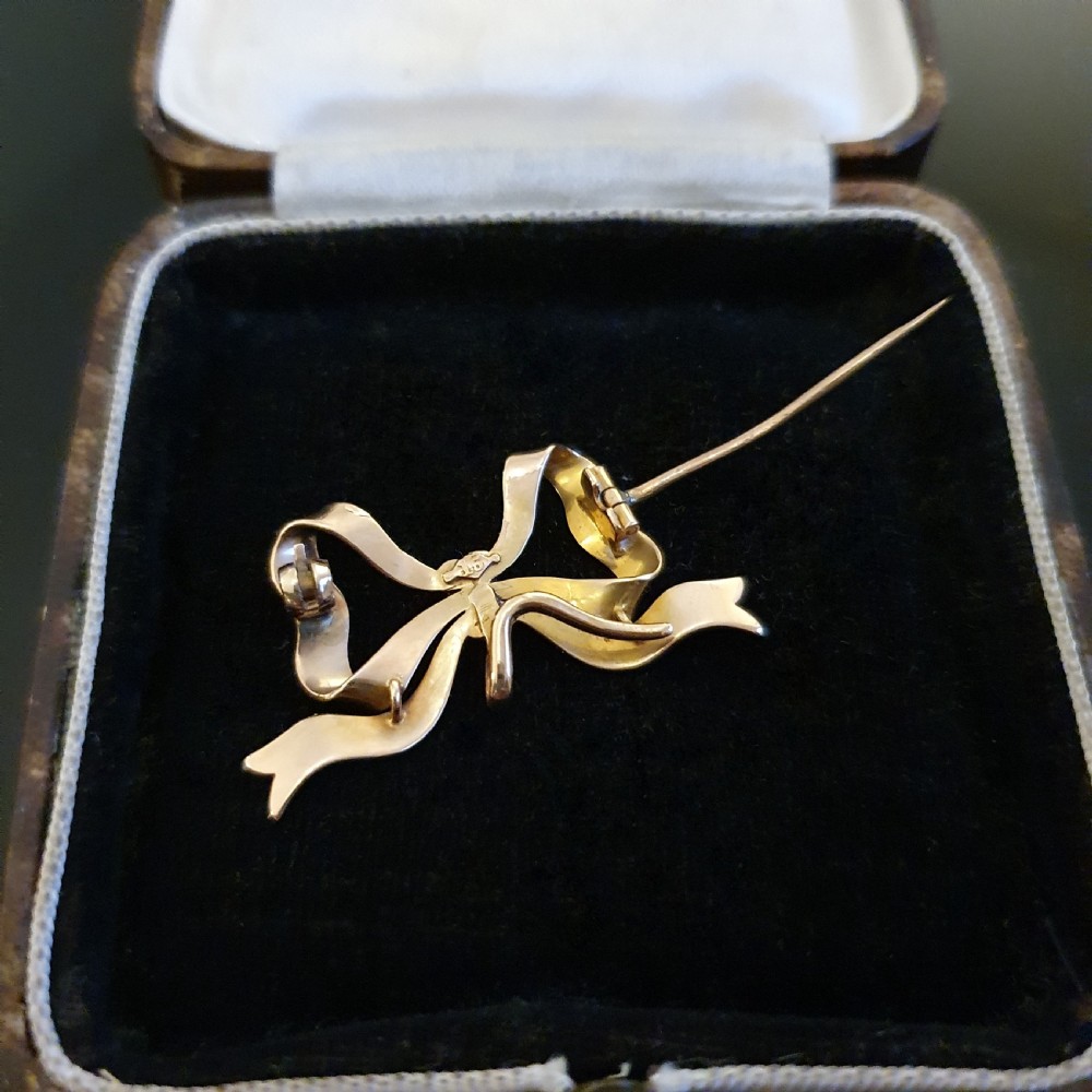 Victorian 15ct Gold Bow Brooch in Box View VI
