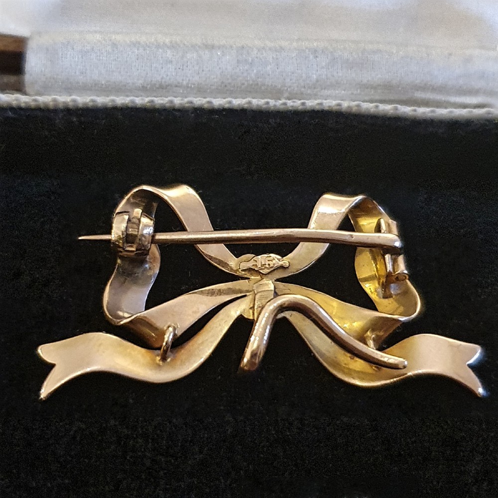 Victorian 15ct Gold Bow Brooch in Box View VIII