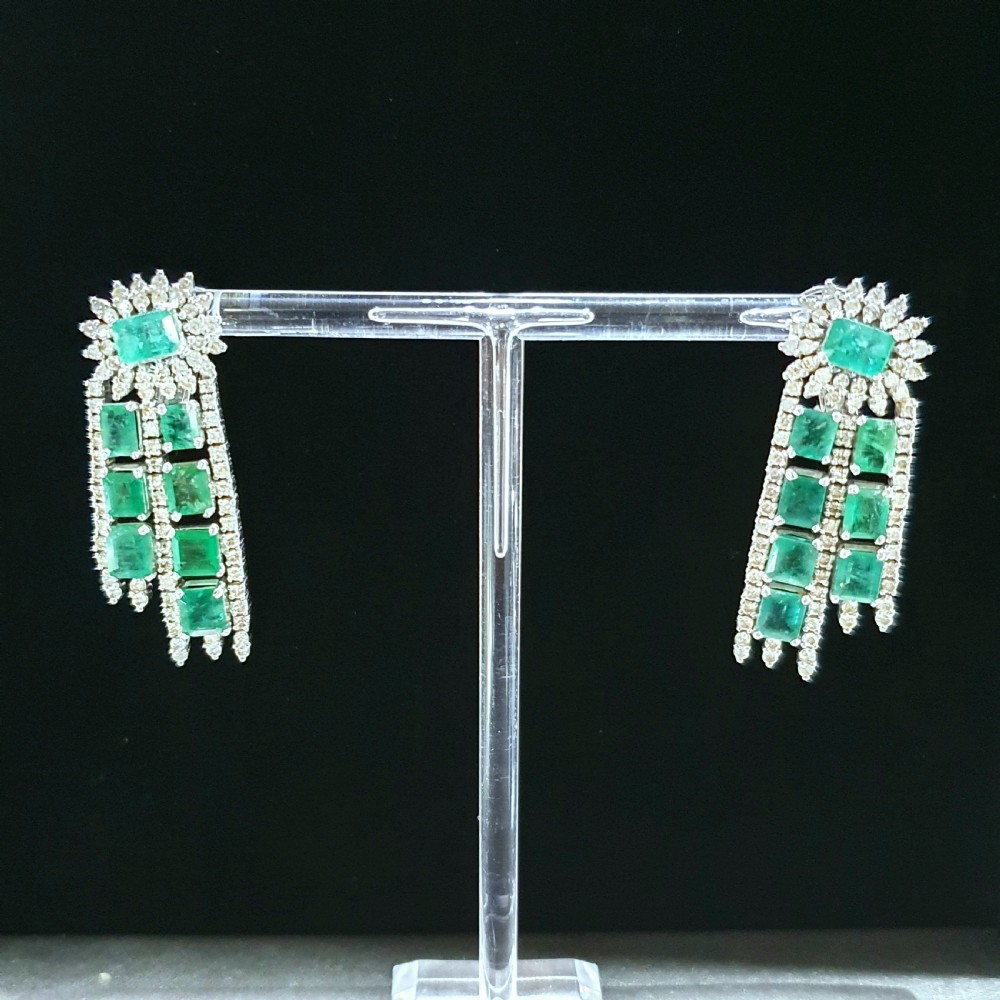 18ct White Gold 11ct Emerald 3ct Diamond Gatsby Drop Earrings with Clip Posts c.1940s View XVII