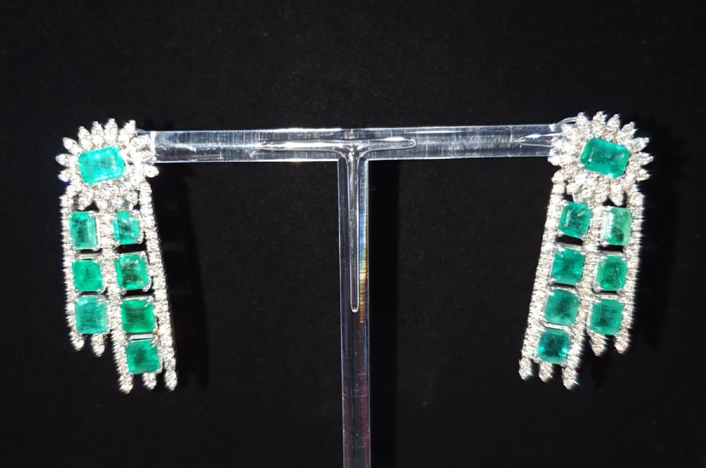18ct White Gold 11ct Emerald 3ct Diamond Gatsby Drop Earrings with Clip Posts c.1940s View XVIII