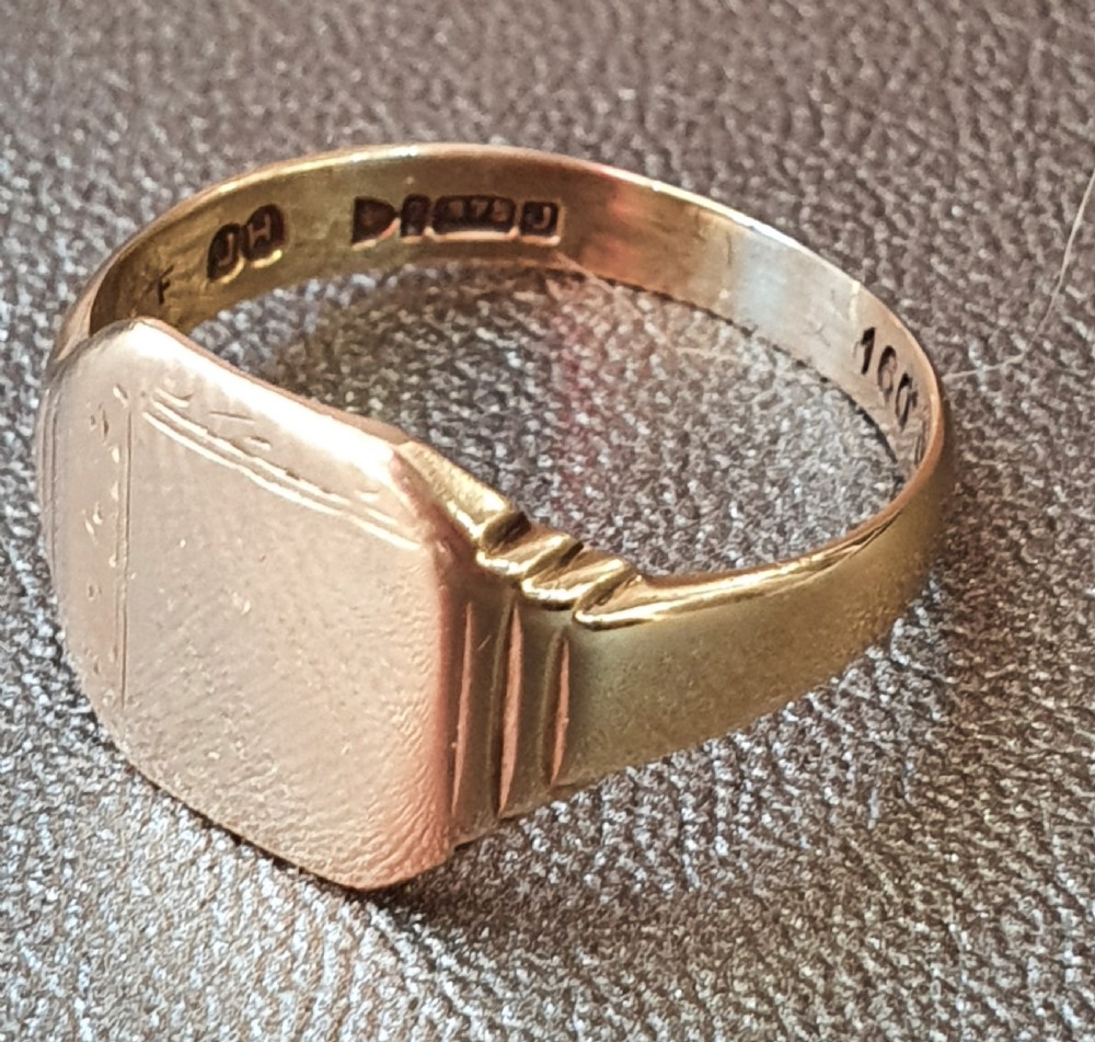 Men's Vintage Gold Signet Ring - Size R Vintage 1959 View V