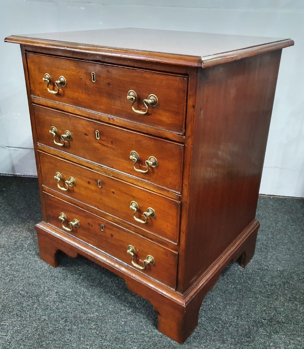 Early 19th Century Mahogany Chest of Four Drawers