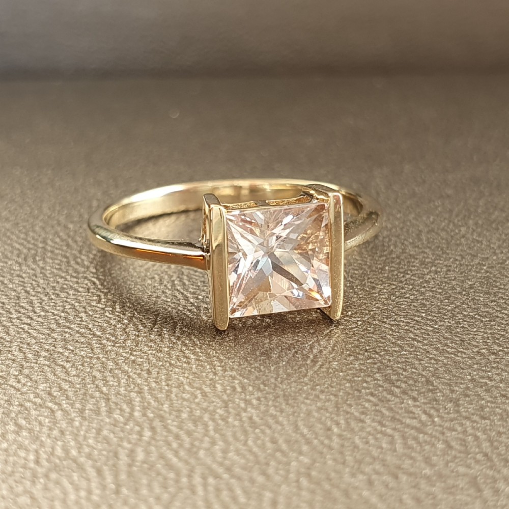 Radiant Cut 1.5ct Morganite Solitaire 9ct Yellow Gold Ring  View XIV
