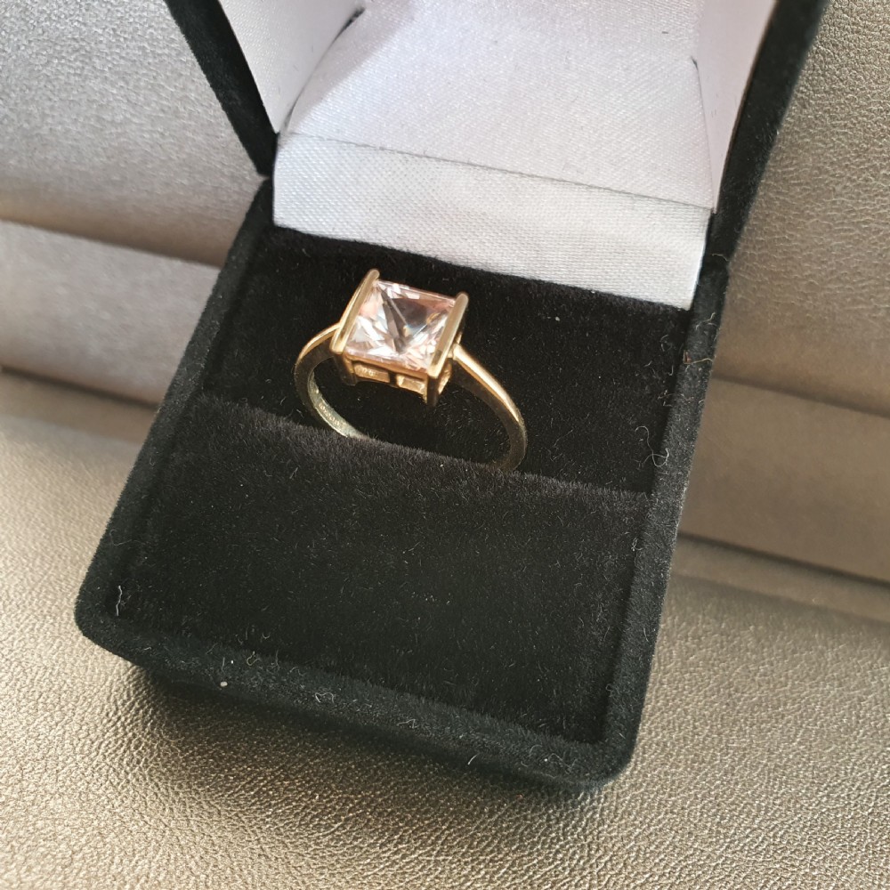 Radiant Cut 1.5ct Morganite Solitaire 9ct Yellow Gold Ring  View XVII