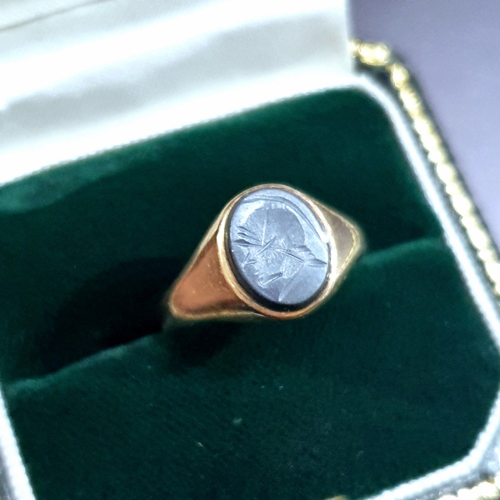 Vintage Roman Centurion Hematite Men's Signet Ring on 9ct Gold - Size P