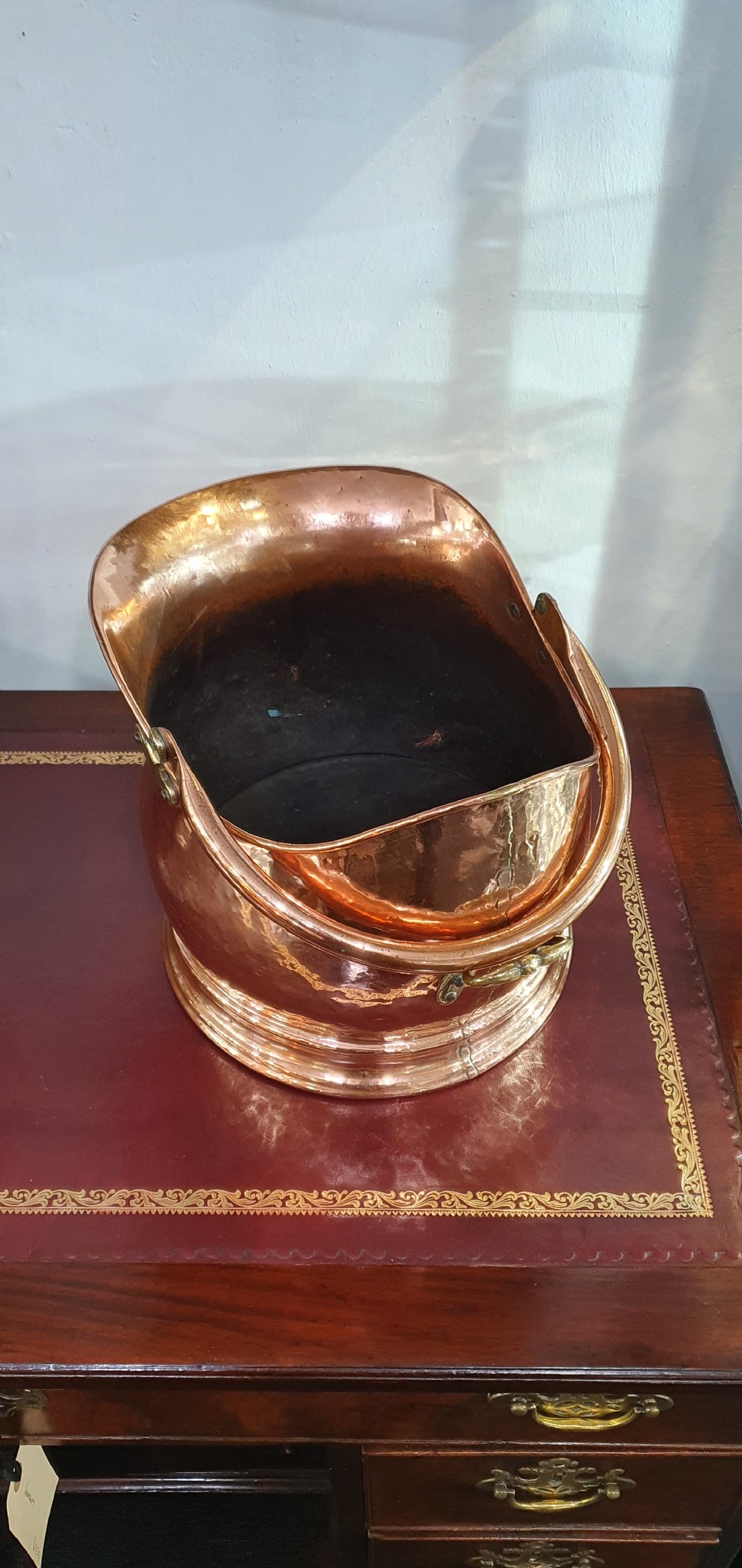 Arts & Crafts Hammered Copper Coal Scuttle Swing Handle Late 19th Century View III