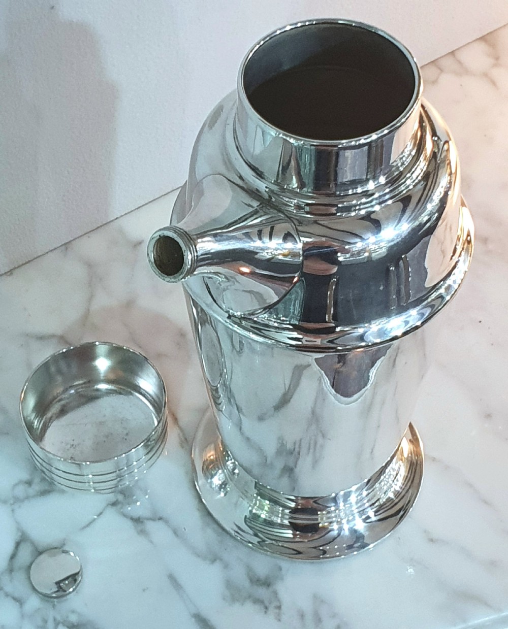 Walker & Hall Art Deco Cocktail Shaker with Pouring Spout c.1930s in Silver Plate View VI