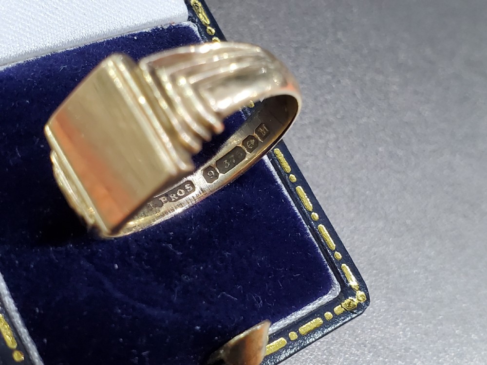 Men's 1936 Art Deco Design 9ct Gold Signet Ring Size U View VI