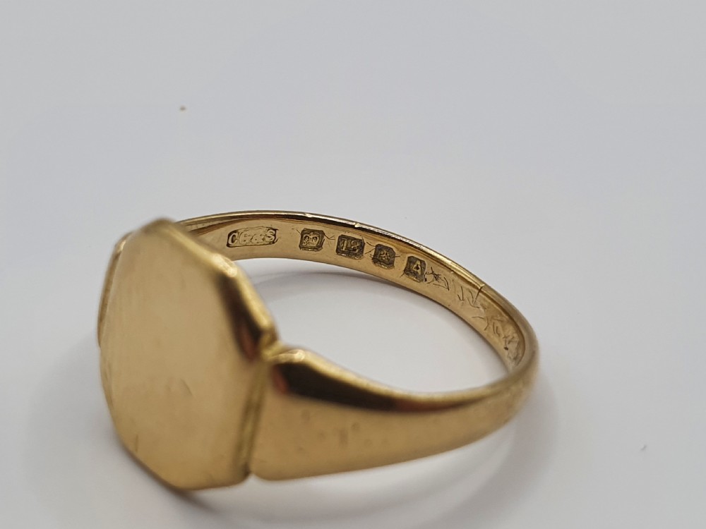 Heavy 18ct Gold Signet Ring, London 1936 - Size O1/2 View V