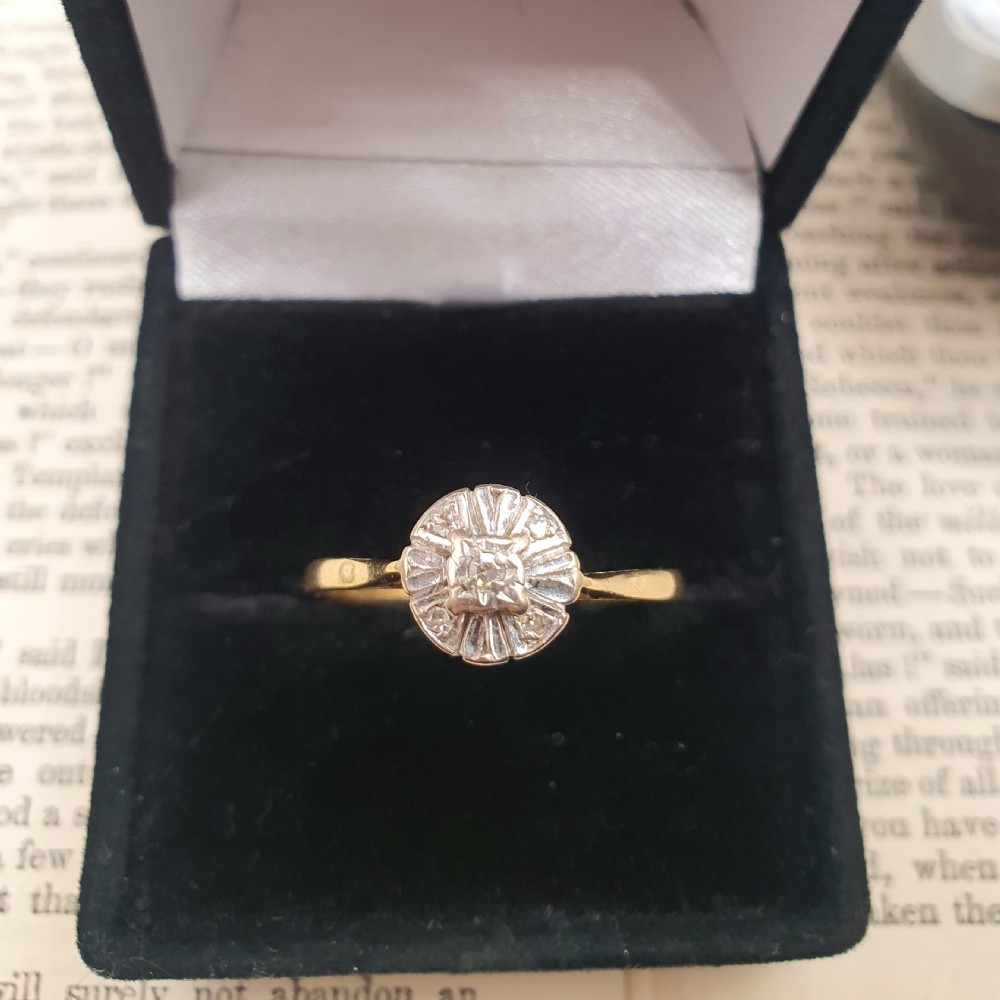 Art Deco Diamond & 18ct Gold Cluster Ring - Size T1/2