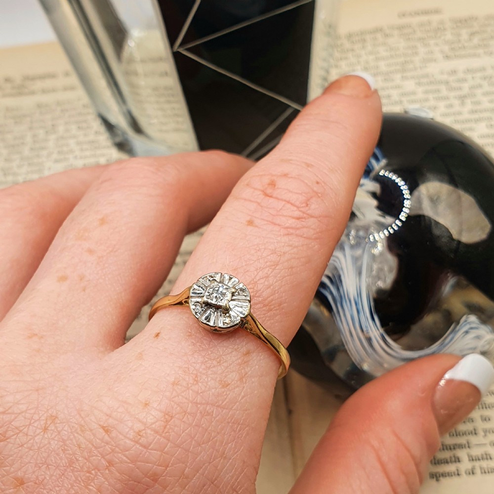 Art Deco Diamond & 18ct Gold Cluster Ring - Size T1/2 View VI