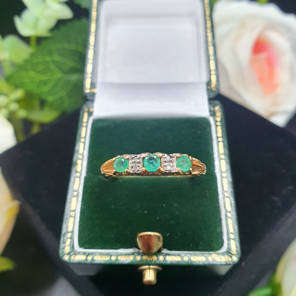 Emerald & Diamond Trilogy Ring on 9ct Gold - size P