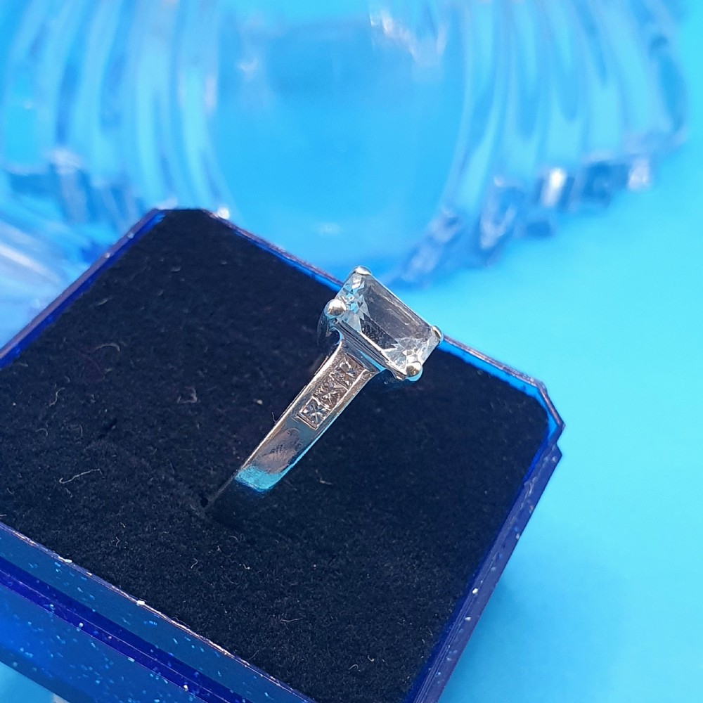 9ct Gold Diamond & Aquamarine Ring - size L1/2 View VI