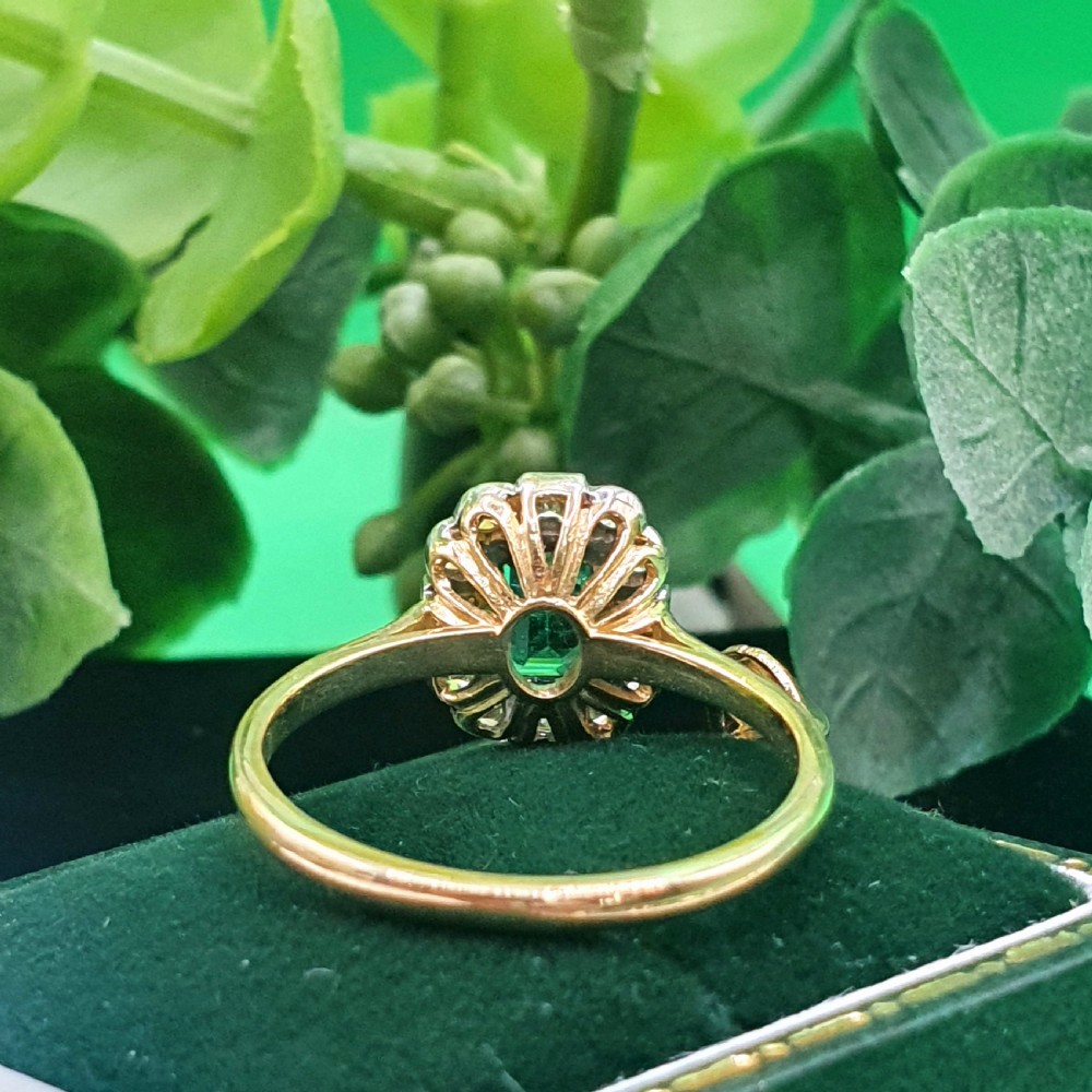 Emerald & Diamond 18ct Gold Ring - size O1/2 View VI