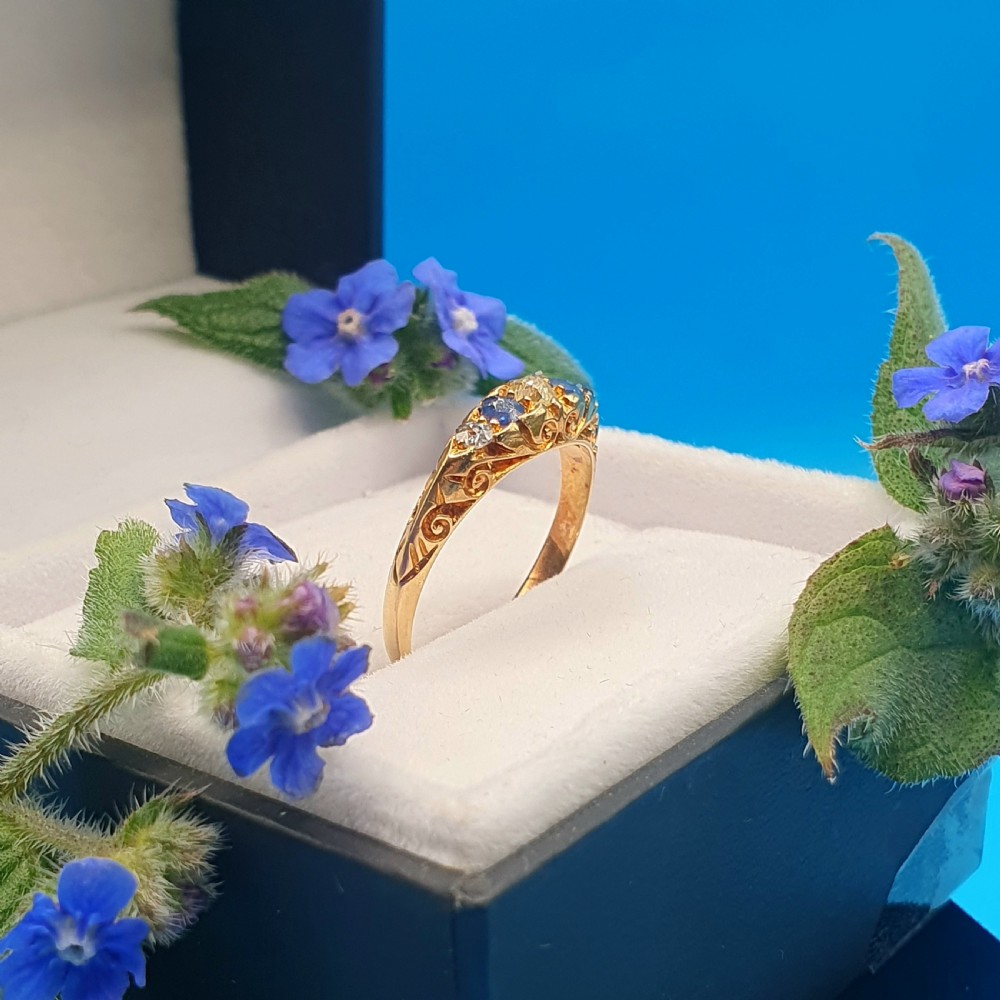 Edwardian 18ct Gold, Diamond & Sapphire Ring Dated 1901 - size N View IV
