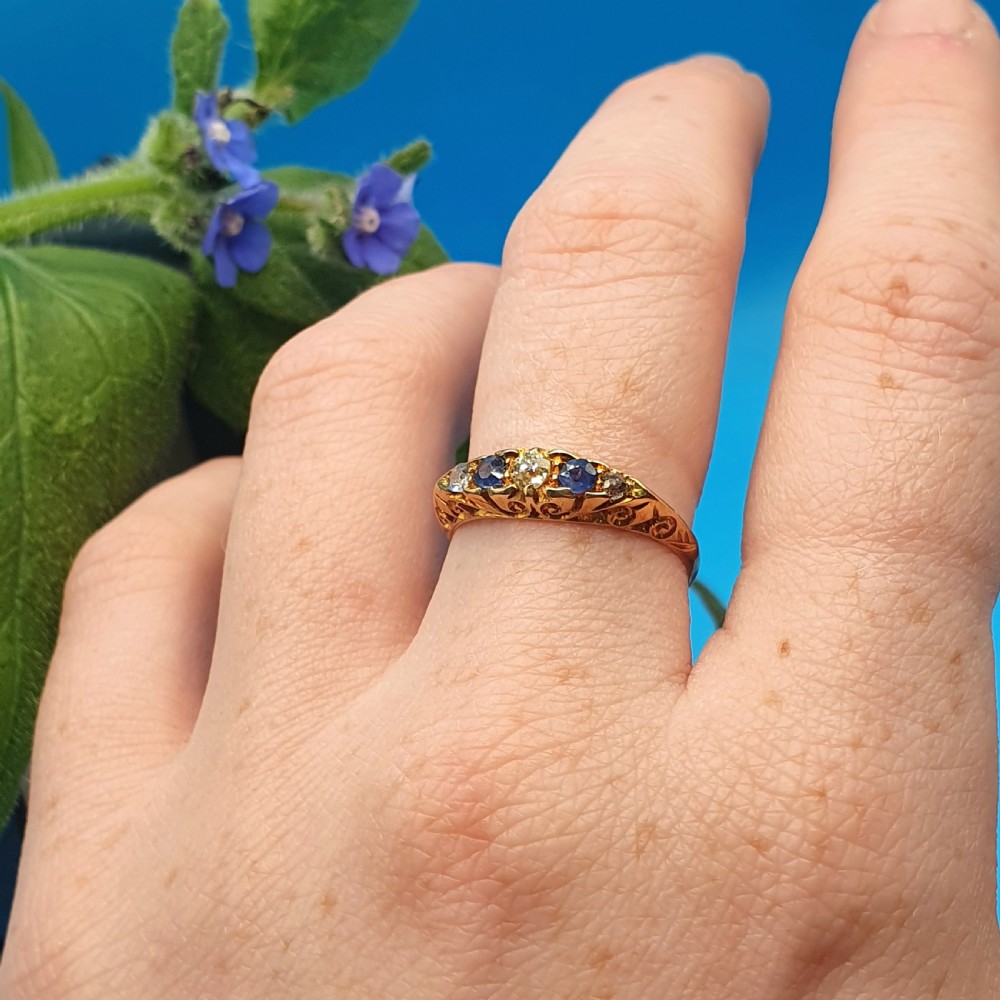 Edwardian 18ct Gold, Diamond & Sapphire Ring Dated 1901 - size N View XI