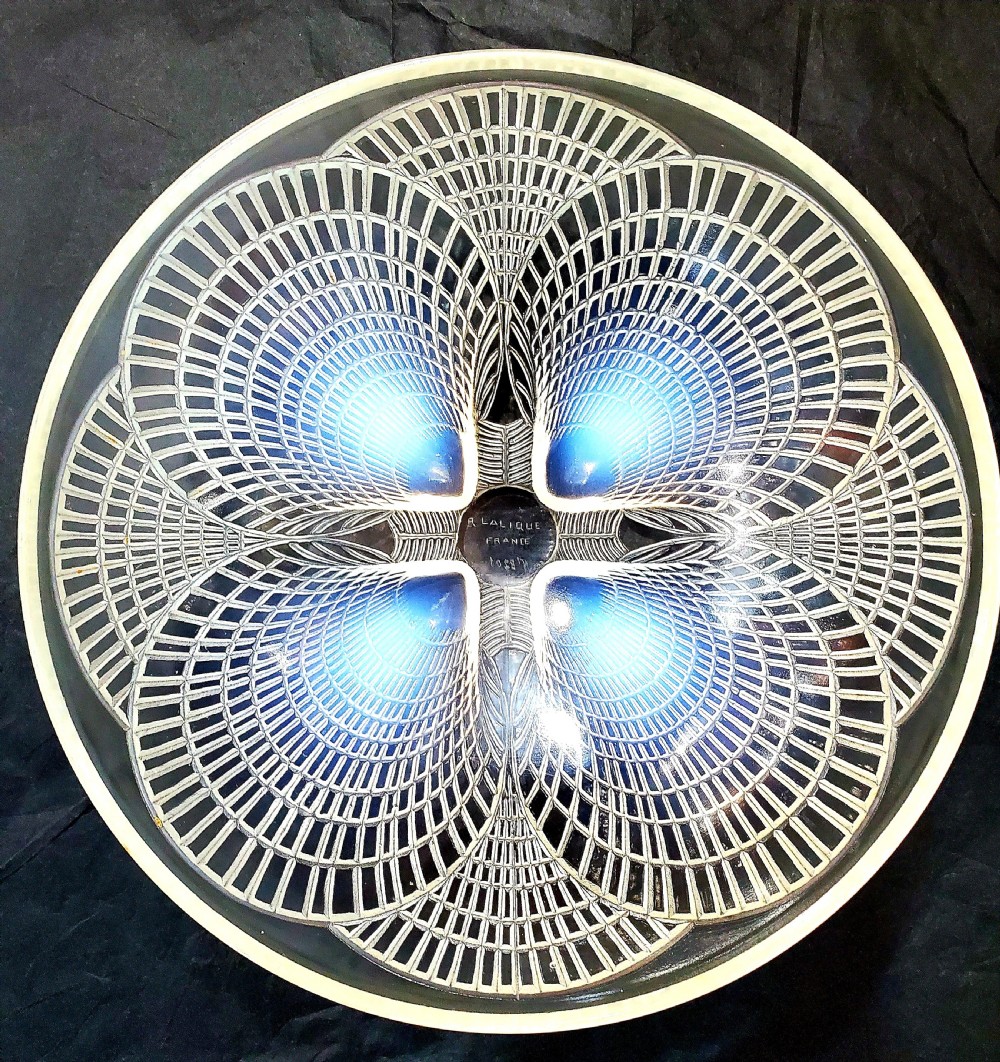 Rene Lalique Coquilles French art deco opalescent glass bowl c1930.