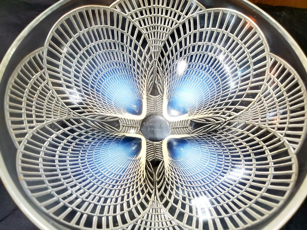 Rene Lalique Coquilles French art deco opalescent glass bowl c1930. View V