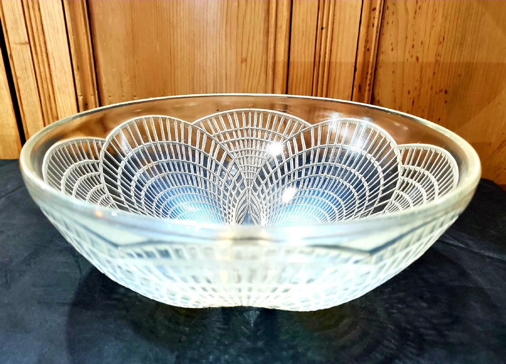Rene Lalique Coquilles French art deco opalescent glass bowl c1930. View VI