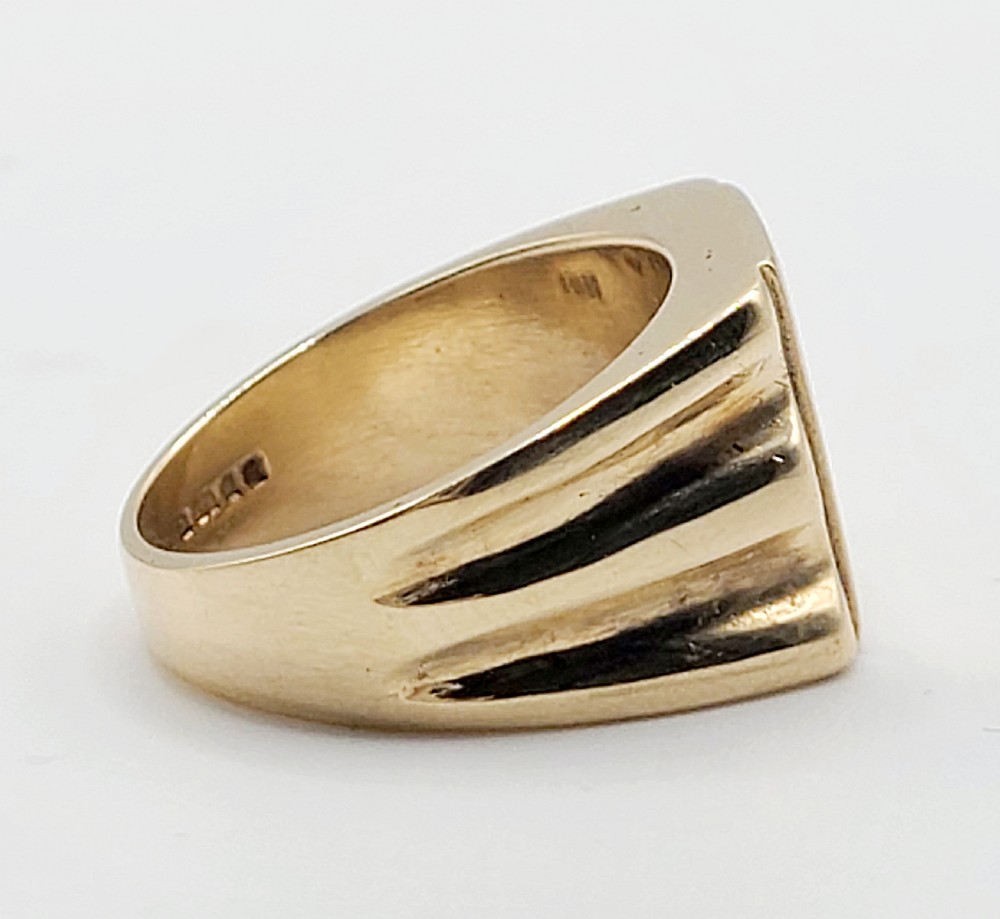 9ct Gold Signet Ring (S1/2) View IV