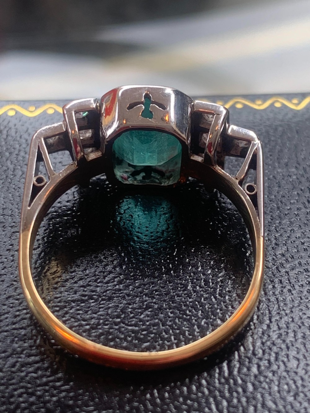 Fabulous Art Deco Emerald and Diamond 18ct Gold Ring - Size R View IX