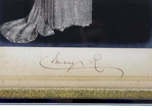 SIGNED FRAMED PHOTOGRAPHIC PORTRAITS OF KING GEORGE V AND QUEEN MARY FOR ASPREYS - ADDITIONAL PHOTO 4