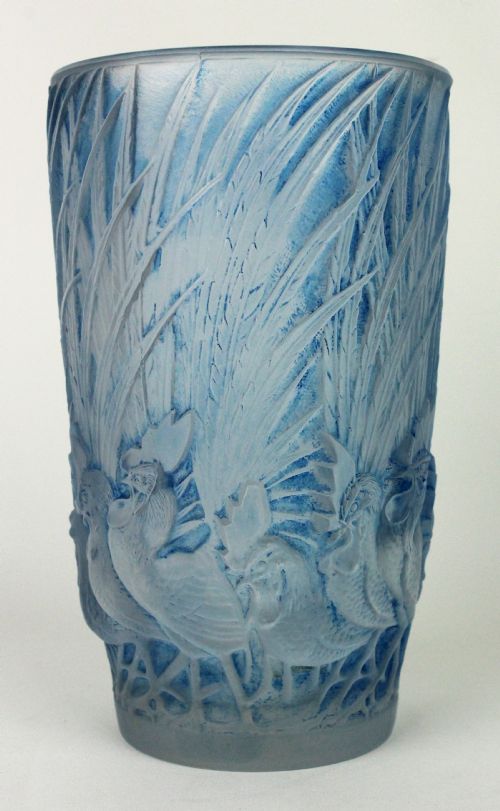 lalique coqs et plumes vase - CATEGORY: ANTIQUE GLASS - DATED 1920