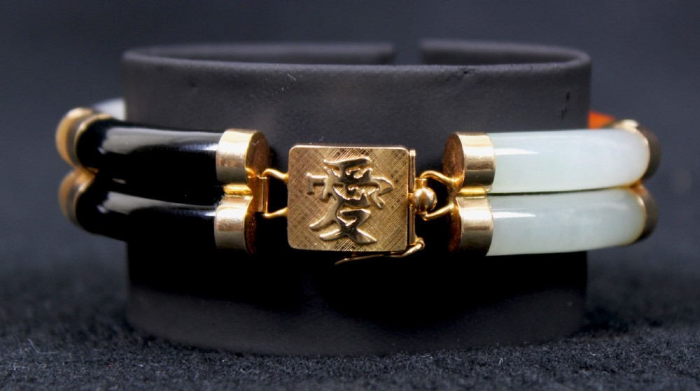 Early 20th C 14CT gold, black onyx and Jade bracelet View IV