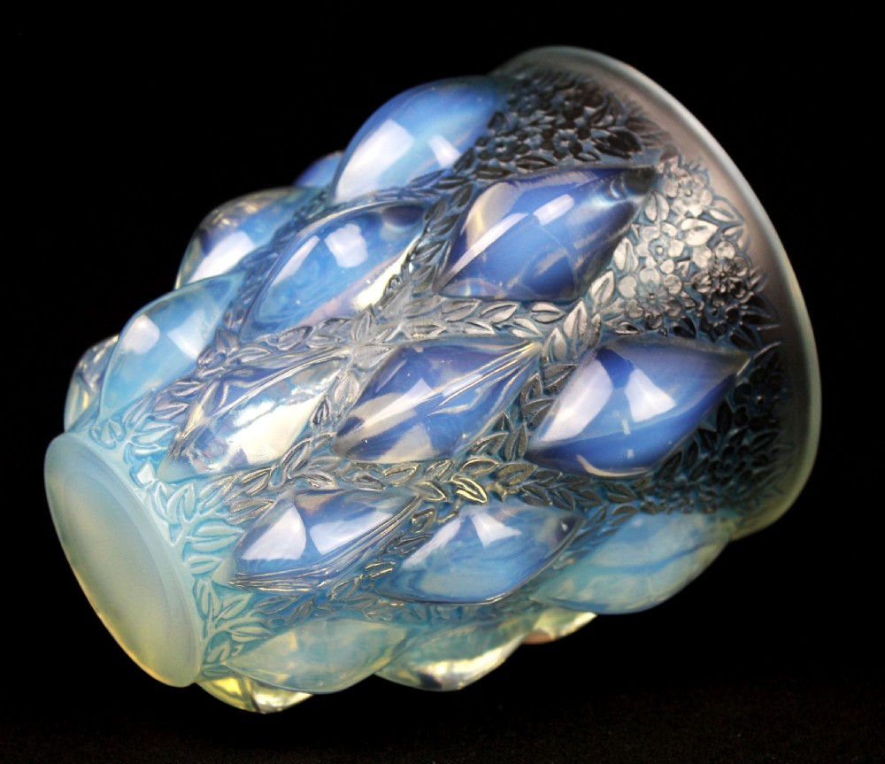 René Lalique 'Rampillon' vase View II