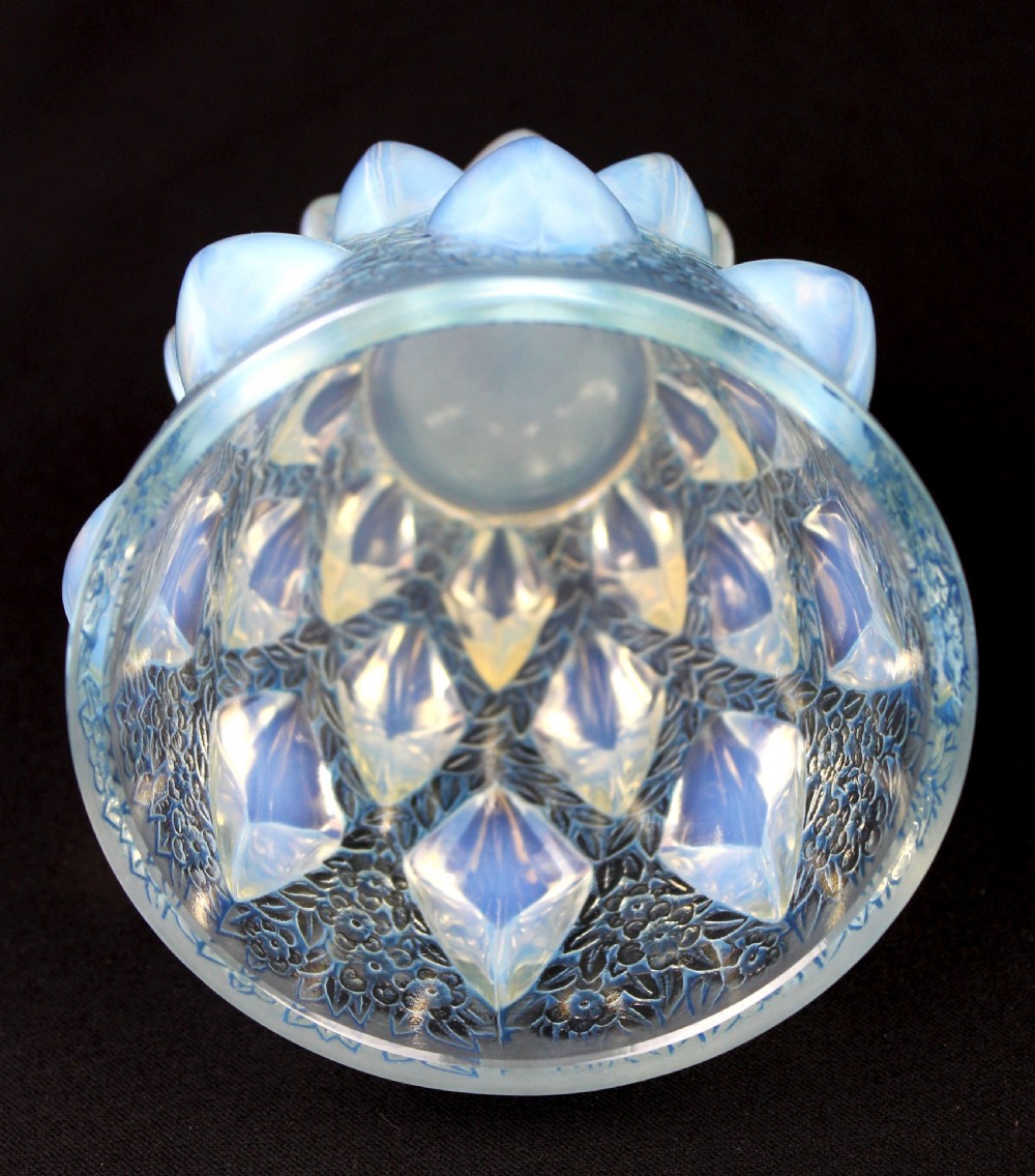 René Lalique 'Rampillon' vase View VI