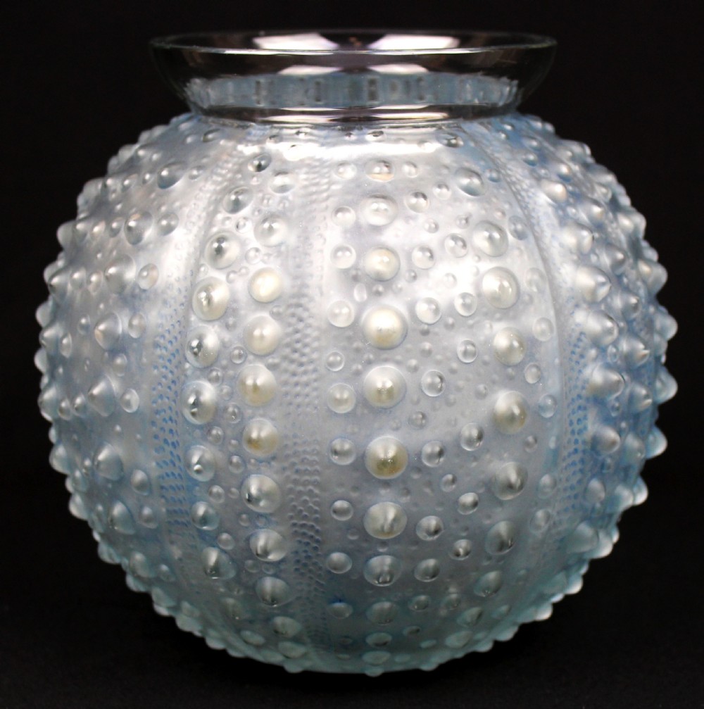 René Lalique 'Oursin' vase View II