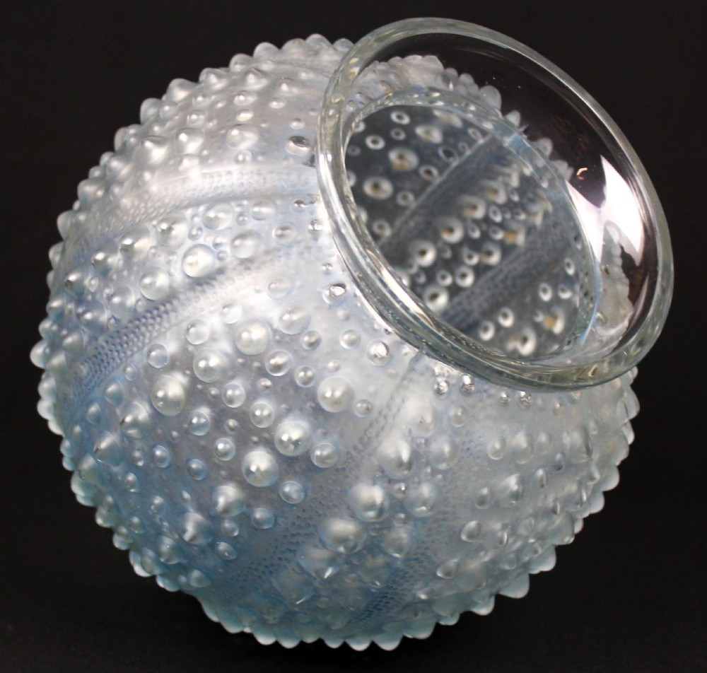 René Lalique 'Oursin' vase View III