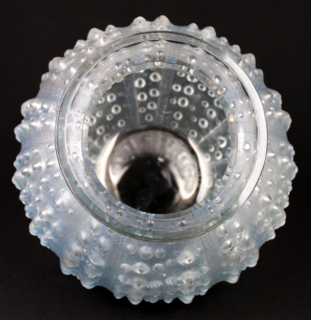 René Lalique 'Oursin' vase View IV