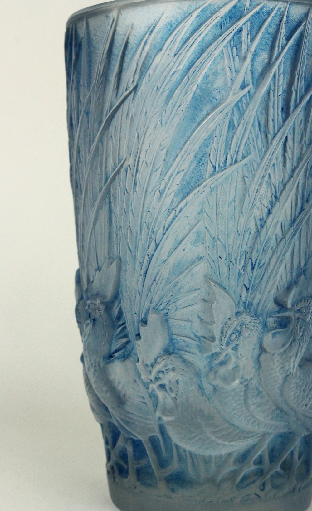 Lalique Coqs et Plumes vase View III