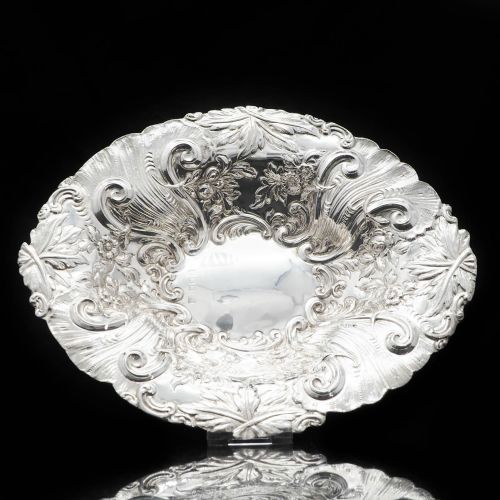 An Ornate Victorian Solid Silver Chased Dish - Goldsmiths & Silversmiths Co 1896