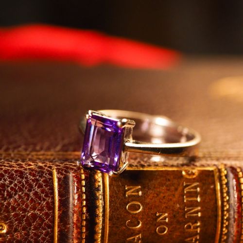 fig 1. An 18K White Gold 'Emerald Cut' Amethyst Ring