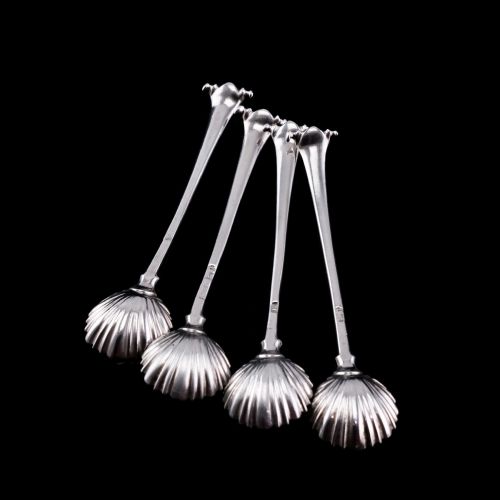 fig 2. Antique Georgian Solid Silver Set of 4 Salt Spoons Onslow Pattern - c.1760