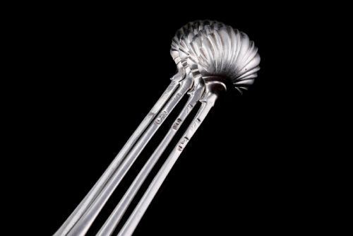fig 5. Antique Georgian Solid Silver Set of 4 Salt Spoons Onslow Pattern - c.1760