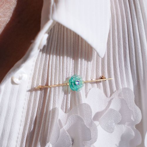 fig 3. A Spectacular Chalcedony & Diamond 15ct Gold Brooch with Translucent Flower Design