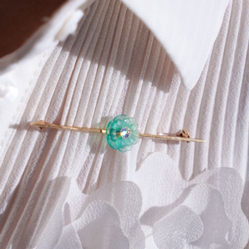 fig 4. A Spectacular Chalcedony & Diamond 15ct Gold Brooch with Translucent Flower Design