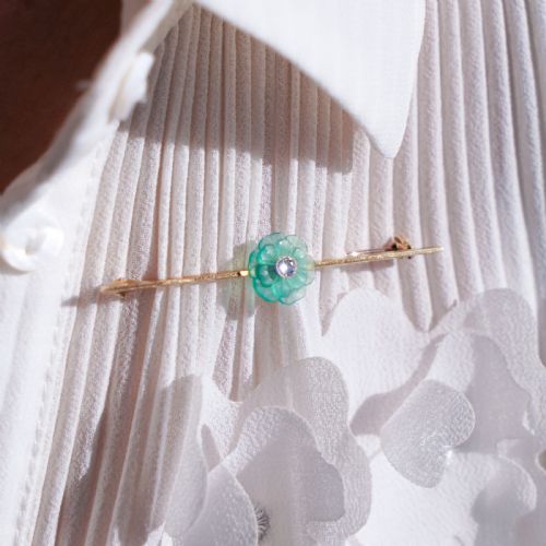 fig 5. A Spectacular Chalcedony & Diamond 15ct Gold Brooch with Translucent Flower Design