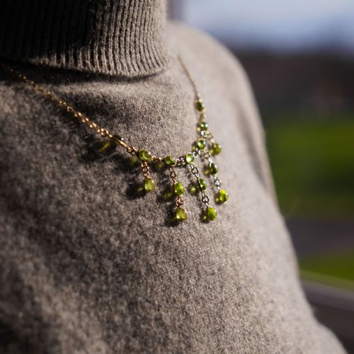 fig 3. A Wonderful 9ct Gold Peridot Cabochon Cascade Drop Necklace