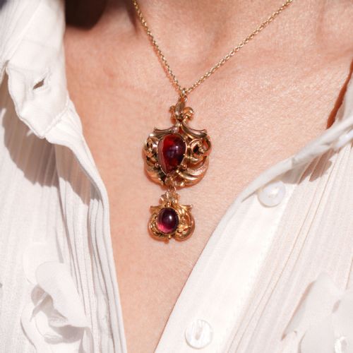 fig 2. Antique Victorian 18ct Gold Garnet Cabochon Necklace - c.1840