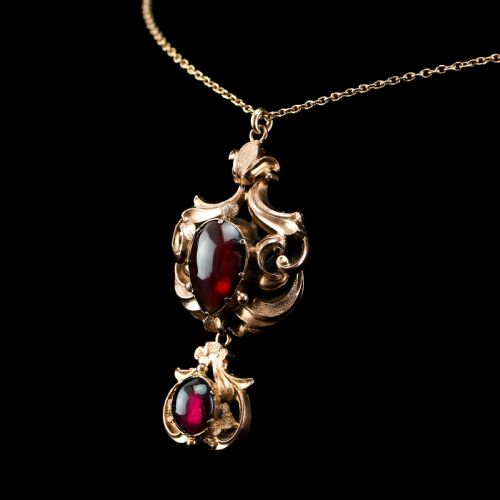 fig 6. Antique Victorian 18ct Gold Garnet Cabochon Necklace - c.1840