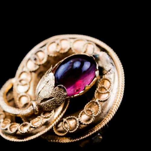 fig 5. Antique Victorian 18ct Gold Garnet Cabochon Flower Bud Brooch - c.1880