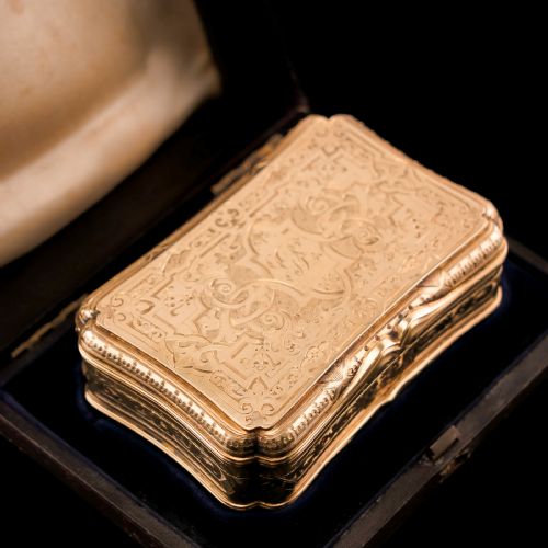 fig 5. Antique Solid Silver Victorian Gilt Table Snuff Box with Original Fitted Box - Charles Rawlings & William Summers 1854